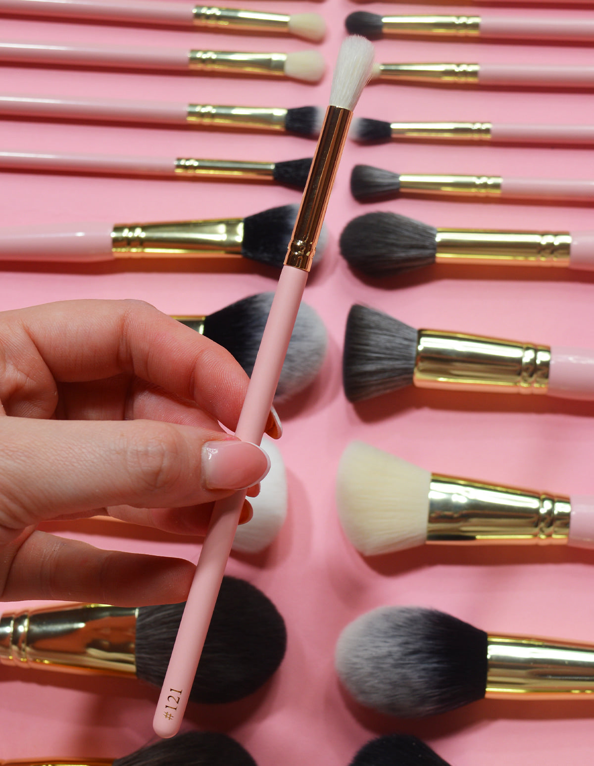 P.Louise 121 Makeup Brush for Blending & Buffing